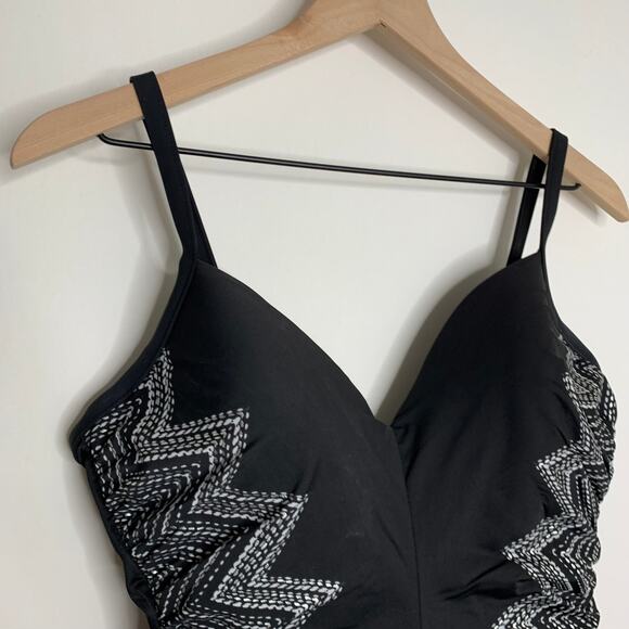 Miraclesuit Temptation Underwire One-Piece Swimsuit Size 12 Womens Black - Picture 11 of 16